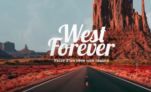 Voyageurs à moto de West Forever sur une route américaine